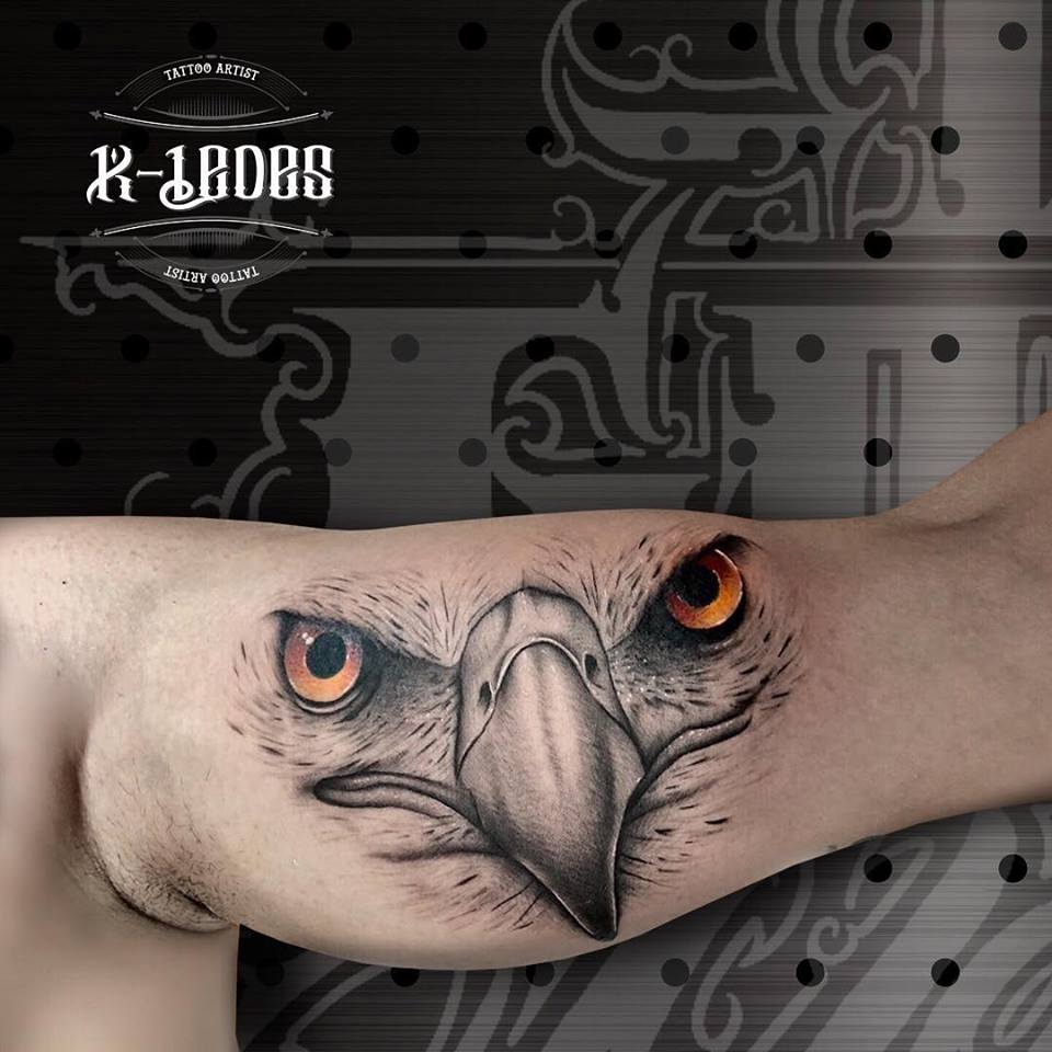 K-Ledes, tatuador en el Estudio de tatuajes de la Gota Negra Tattoo